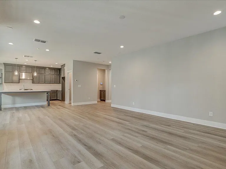 579 Honeysuckle Dr — Photo 13