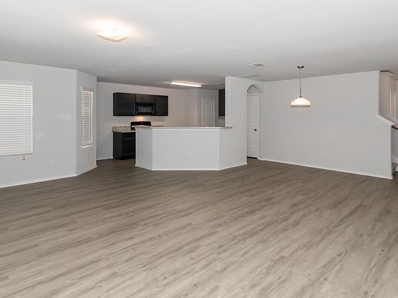 2nd image of 1403 Mark Ln