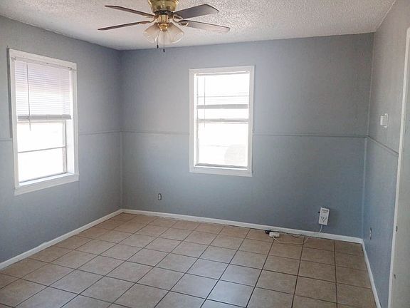 2nd image of 903 Avenue G