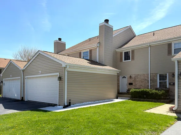 823 Banyan Dr, Elk Grove Village, IL 60007