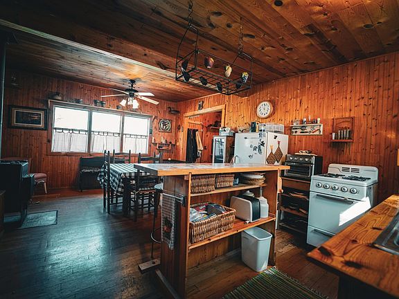 4th image of 3031 Black Bay Rd