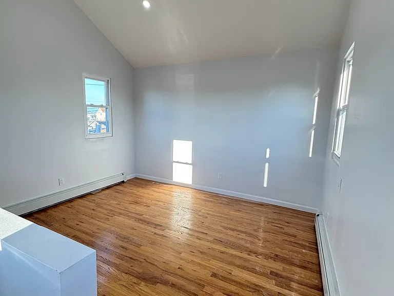 34 Seafoam St — Photo 14