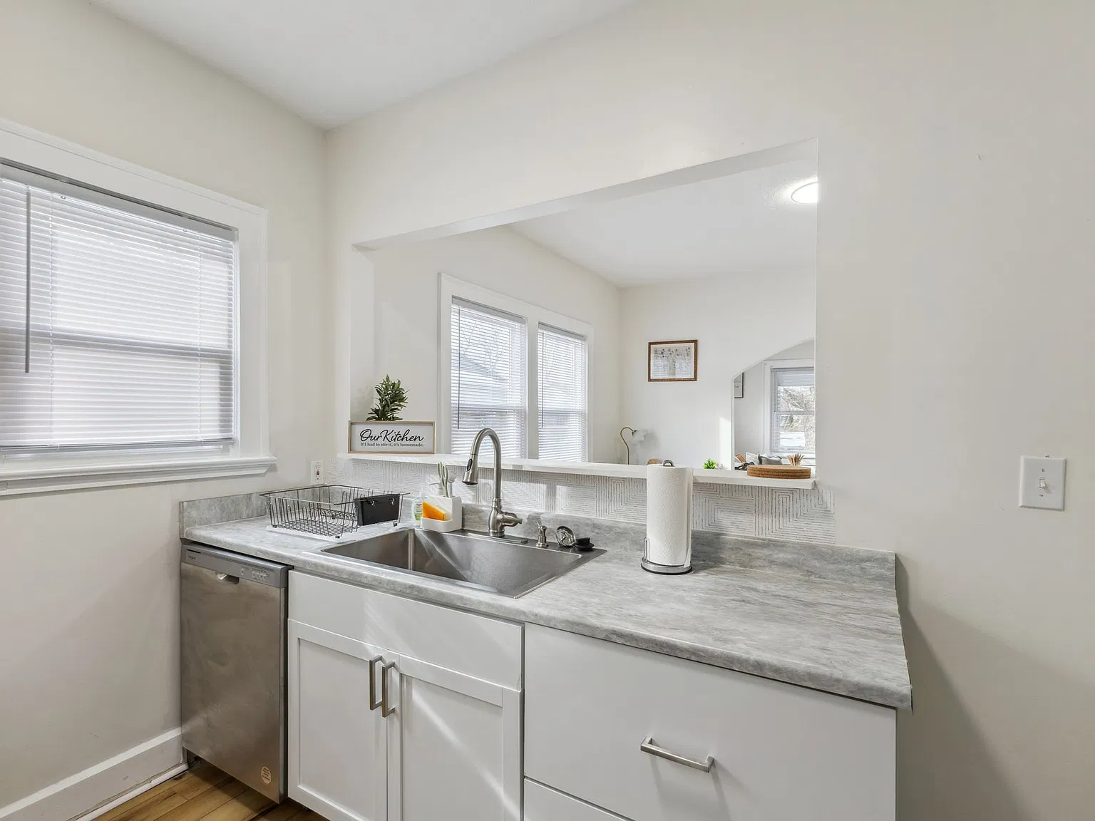 1 bed, 800 sqft, $1,495 — Photo 3