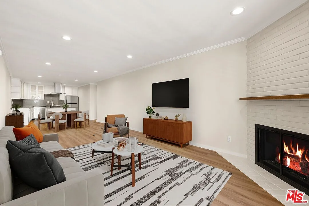 3 bed, 2.0 bath, 1400 sqft, $5,950 — Photo 4