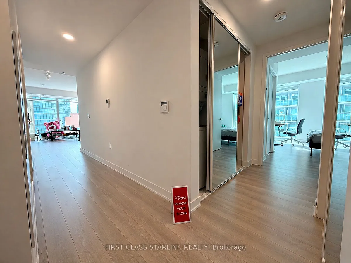 Building Photo - 121 Saint Patrick St #822