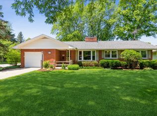 437 S 9th St, St Charles, IL 60174