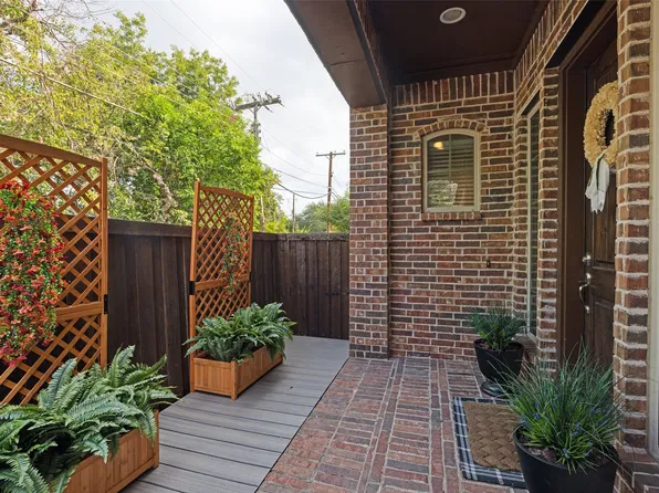 8686 Thorbrush Pl, Dallas, TX 75238