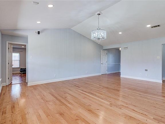 5th image of 1442 Ellingsworth Dr