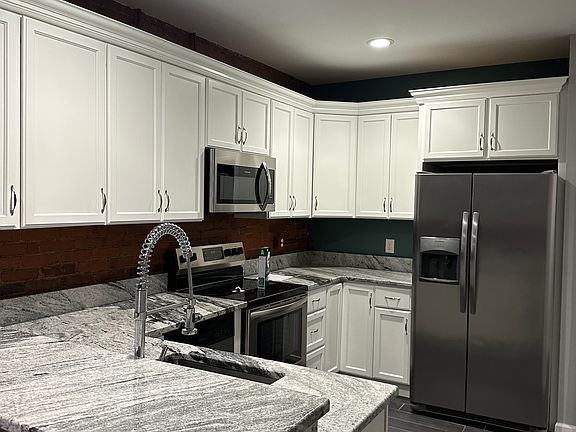 4th image of 2030 W 25th St #301