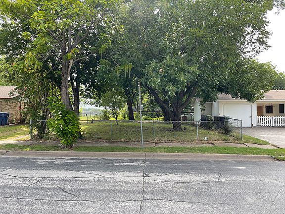 3rd image of 601 Rosewood Hills Dr