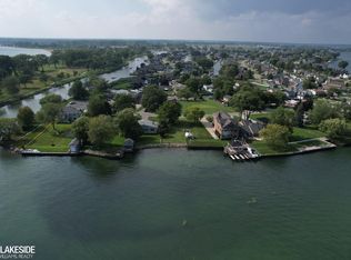 37384 Lakeshore Dr, Harrison Township, MI 48045