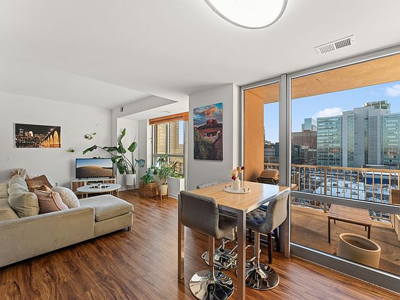 4th image of 929 Portland Ave APT 812