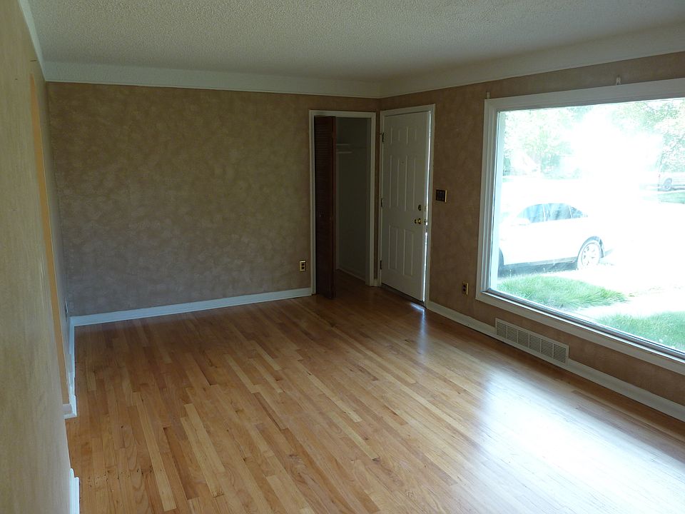 2nd image of 689 Arcola St