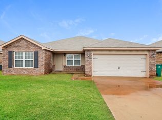9612 Evie Dr, Moore, OK 73160