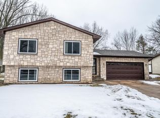 768 Hiawatha Ave, Vadnais Heights, MN 55127