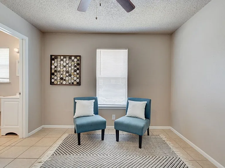 SOUTH PARK APARTMENTS — Photo 4