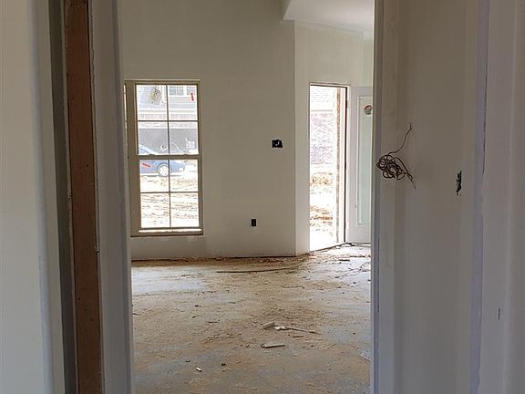 2nd image of 25 Cambridge Pass Dr
