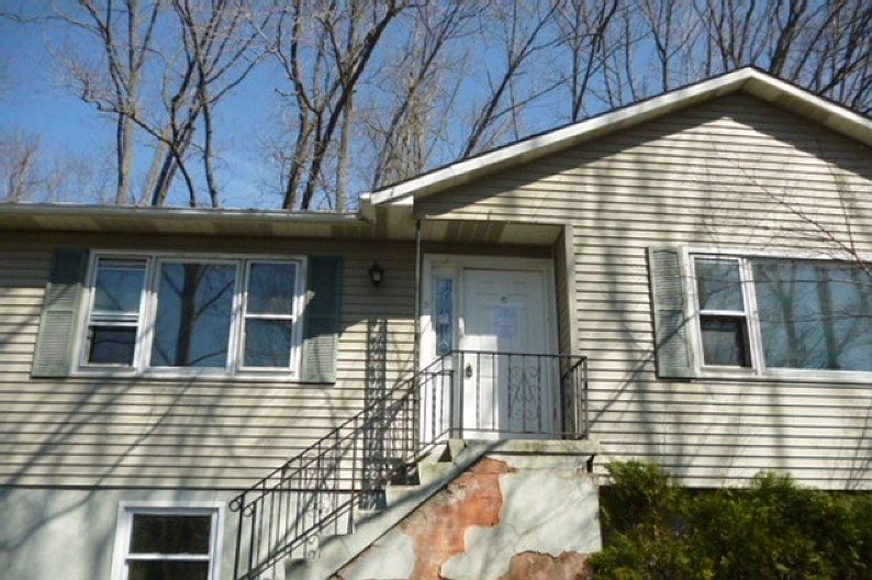 1st image of 9 Valley Dr N
