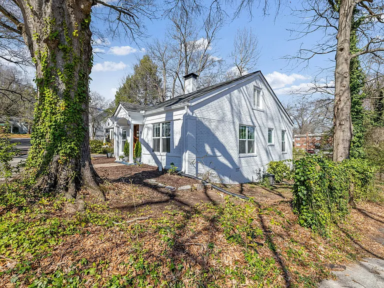622 Dyer St — Photo 3