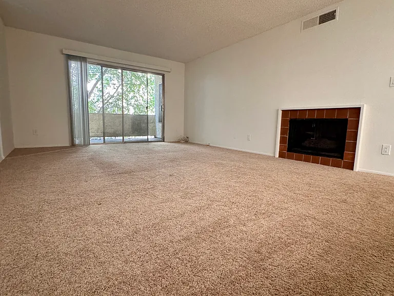 4901 Whitsett Ave #206 — Photo 1