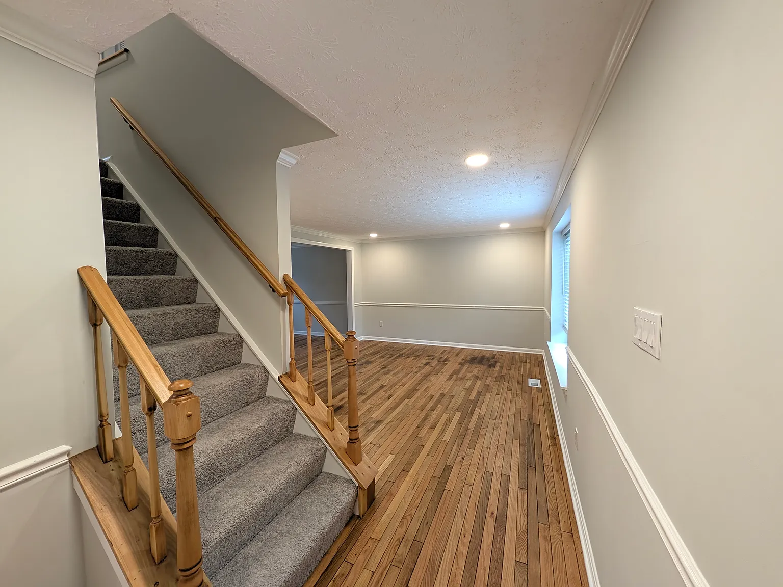 9629 Locust Hill Dr — Photo 2