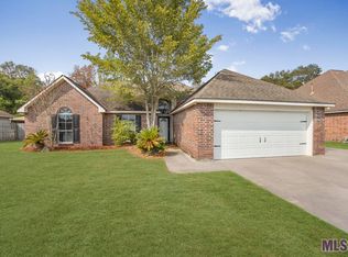 9825 Chapel Hill Dr, Denham Springs, LA 70706