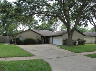 704 Milton St, Angleton, TX 77515