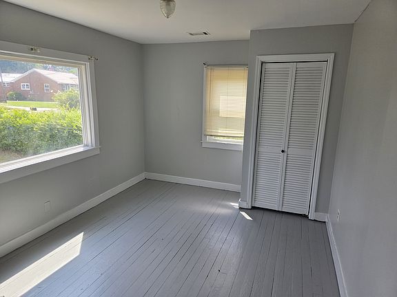 3rd image of 2037 Steiner Ave