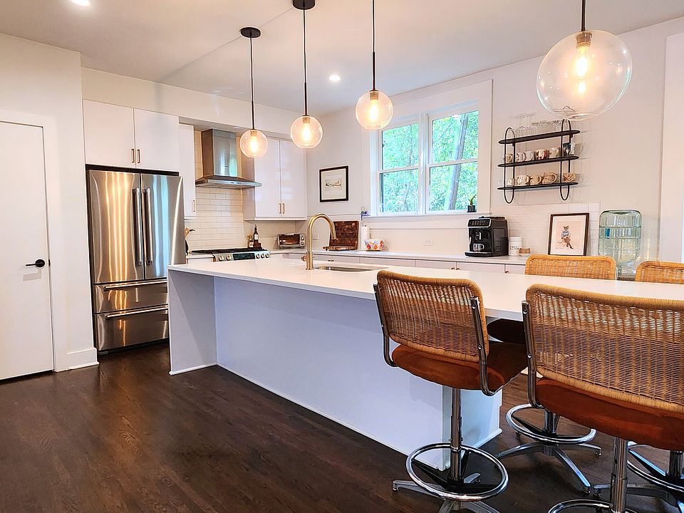 Kitchen featuring Bosh appliances