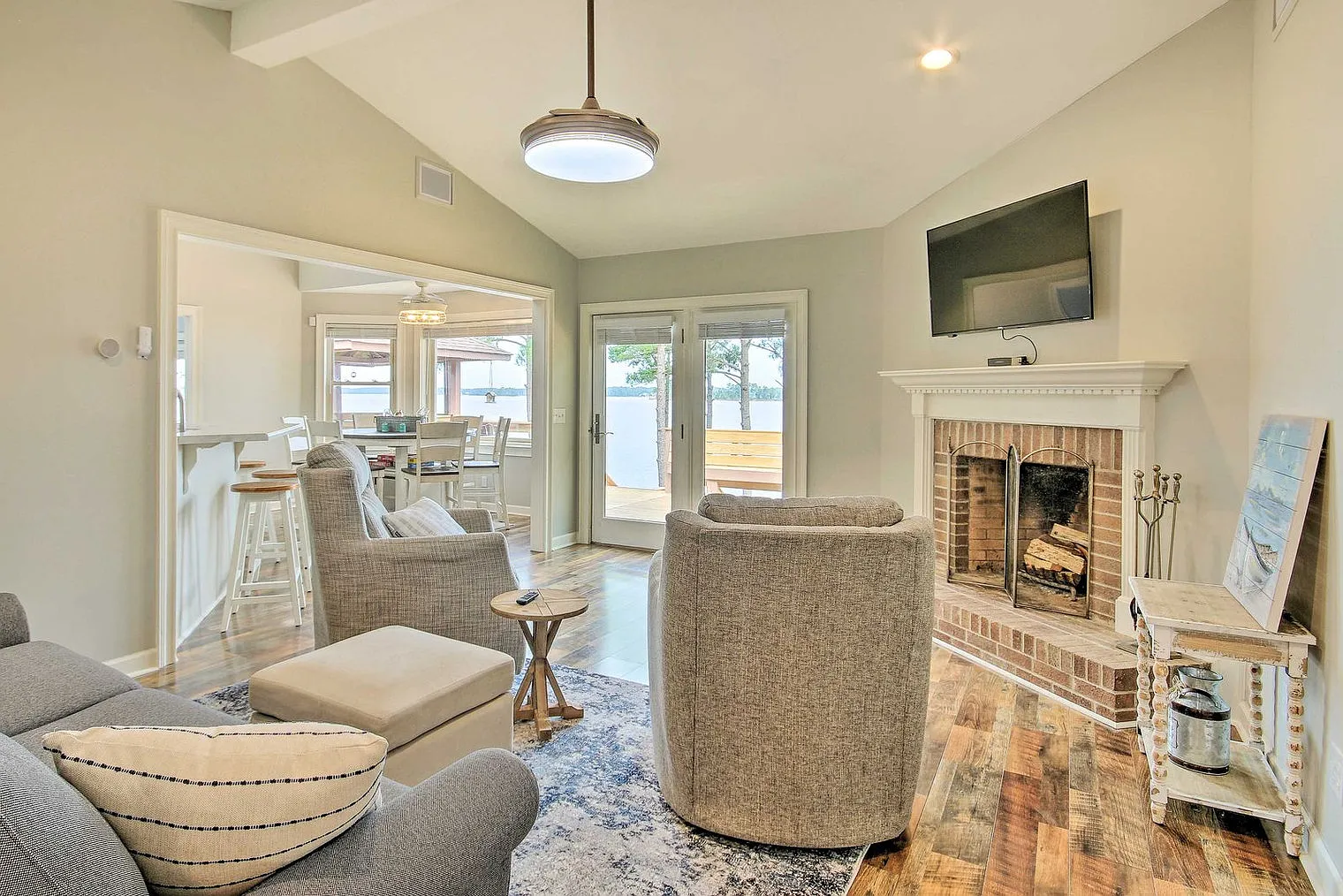 2 bed, 2.0 bath, 1496 sqft, $5,998 — Photo 2