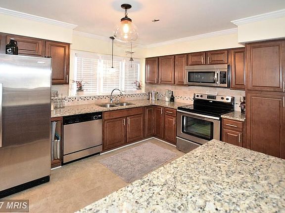 3rd image of 14409 Golden Oak Ct
