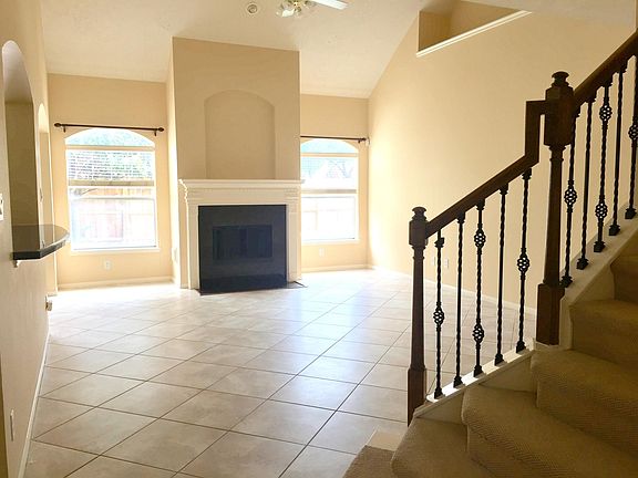 4th image of 4307 Bobolink Cir