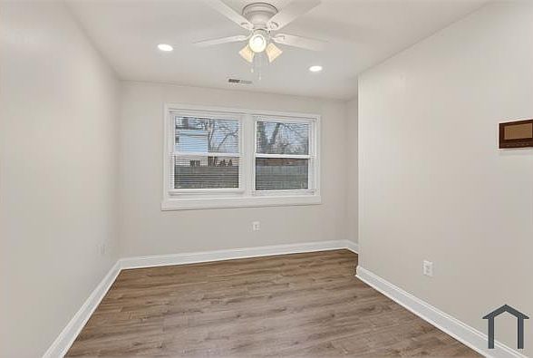 1st image of 424 55th St NE #11