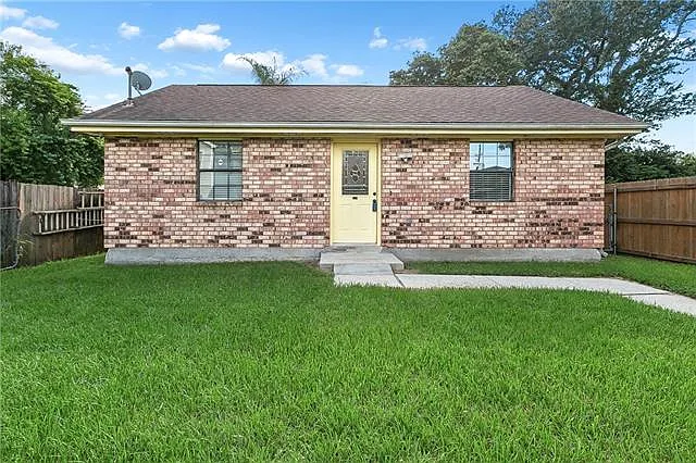 2 bed, 1.0 bath, 775 sqft, $1,600 — Photo 1