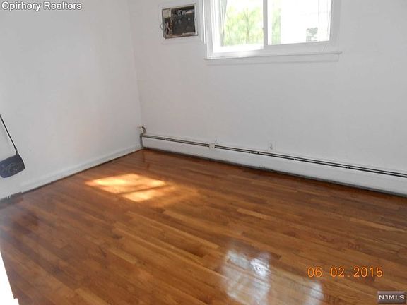 5th image of 4-37 Vernon Pl #1X