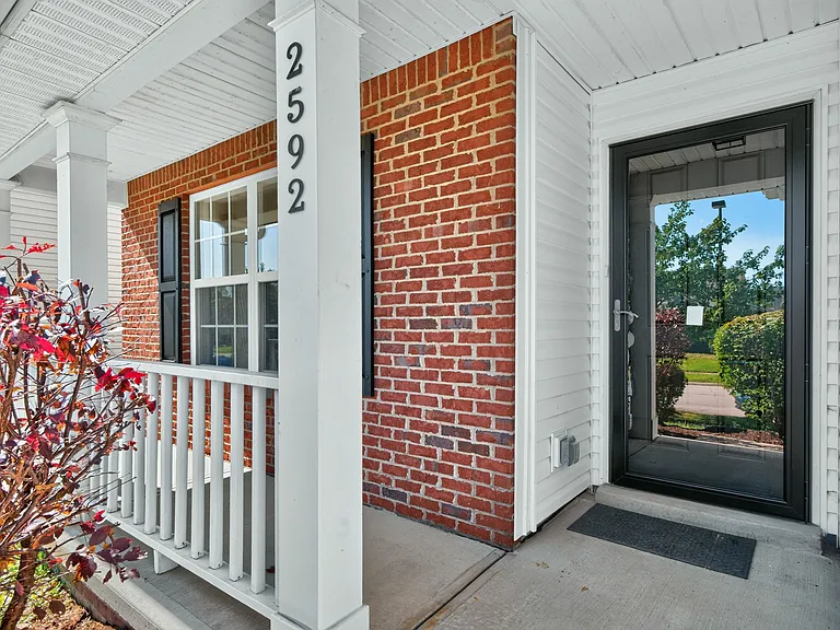 2592 Rockaway Pl — Photo 2