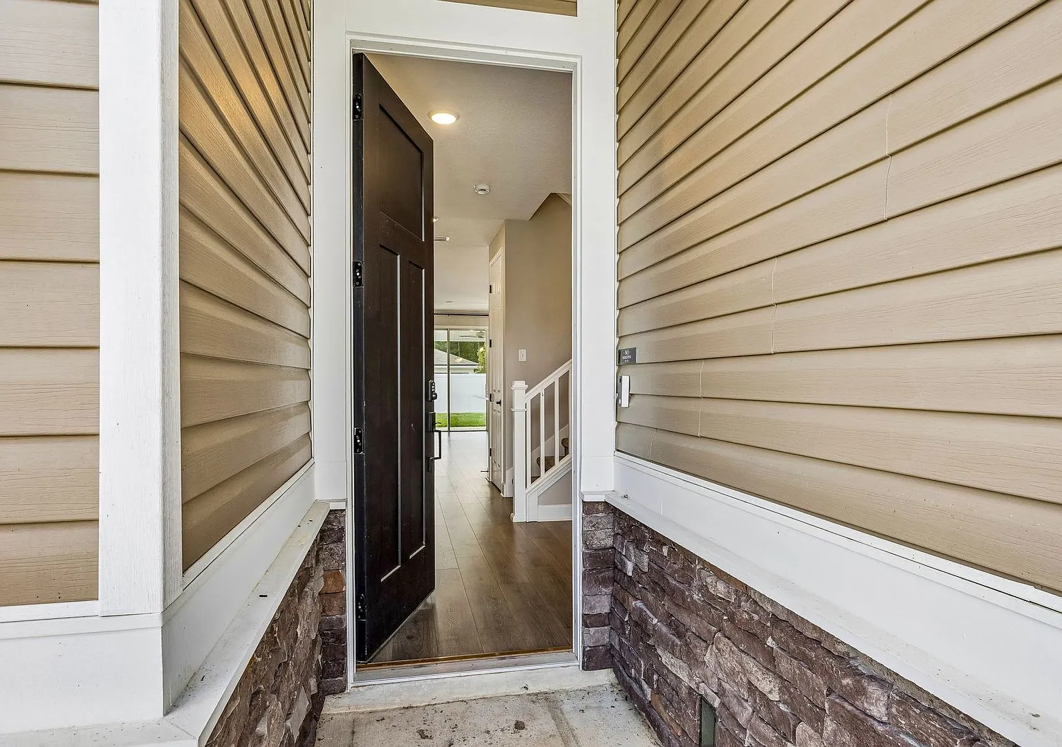 Immaculate 4 bedroom, 2.5 bathroom home with a dedicated office, spacious loft, and 2,648 square ... — Photo 2