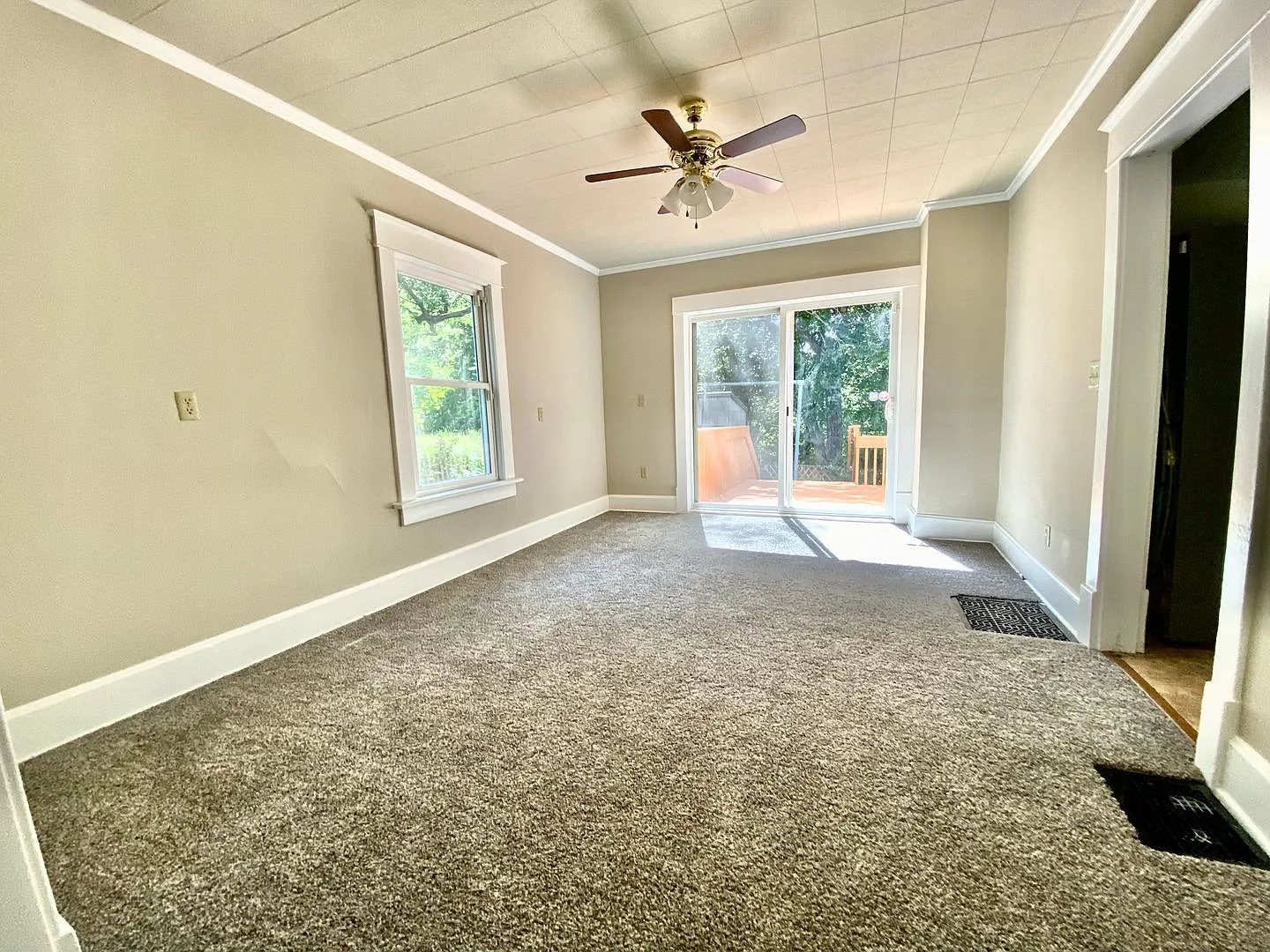 Newly remodeled 3 bedroom 1 bath - located on the north west side of Des Moines — Photo 4