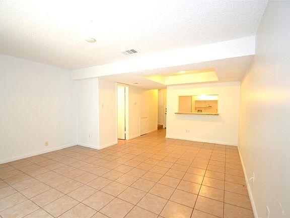 5th image of 1202 Southport Dr APT D