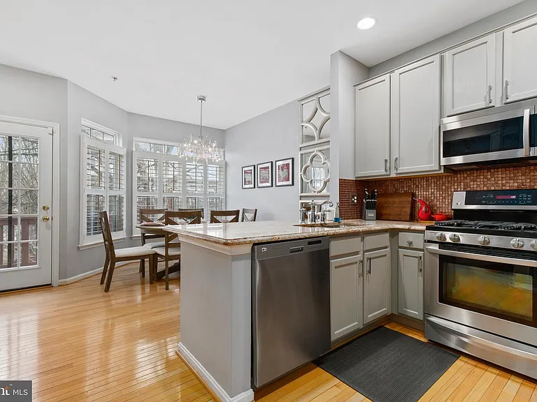 170 Martin Ln — Photo 16
