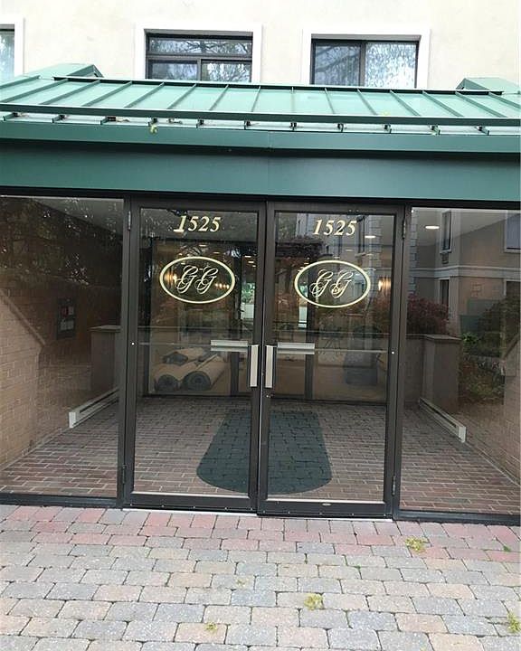 1st image of 1525 E Putnam Ave APT 403