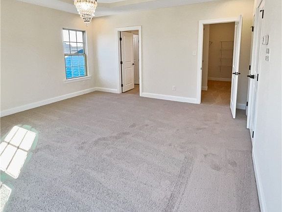 5th image of 12136 Manor Walk Dr