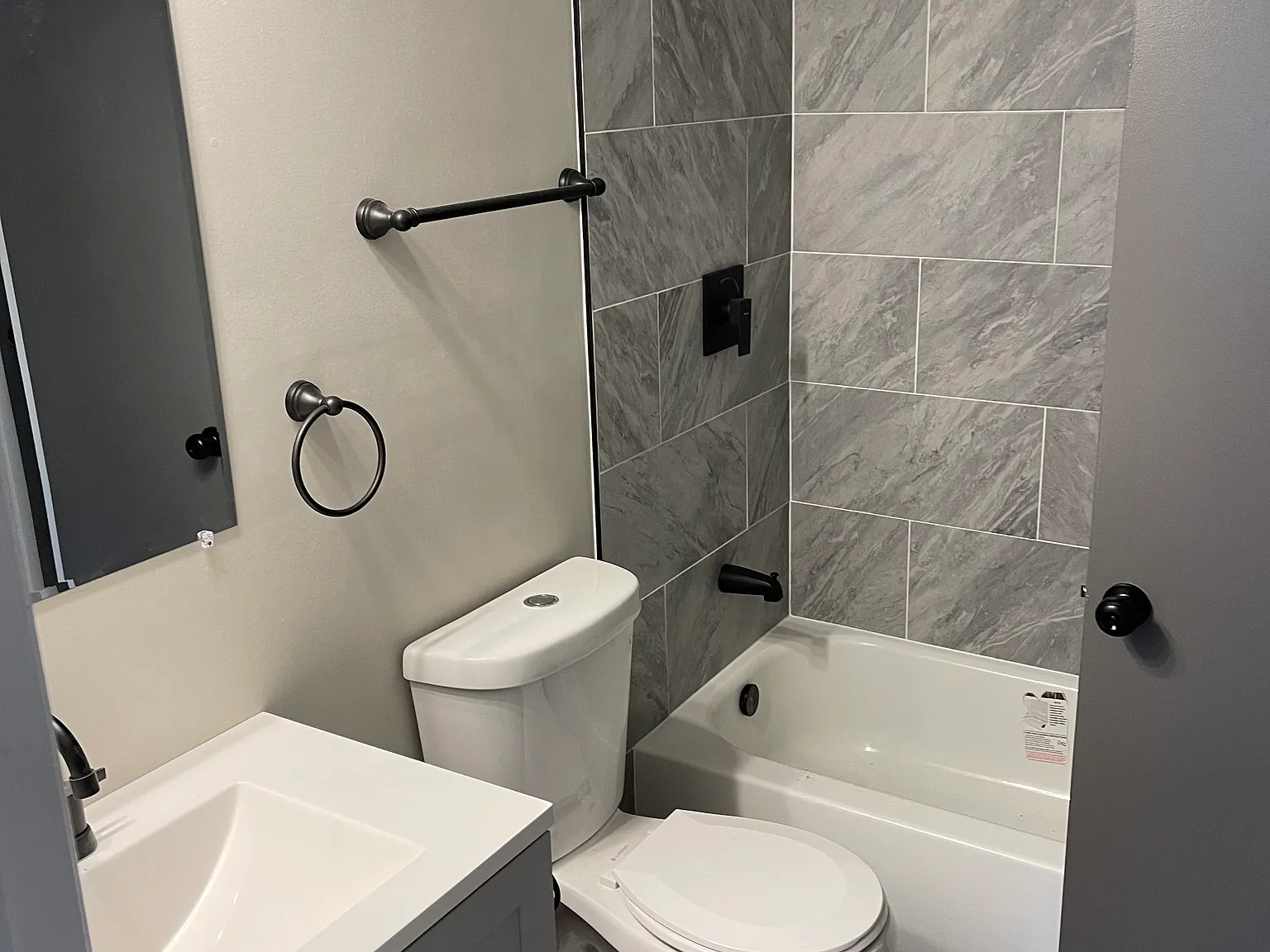 3 bed, 1.5 bath, 1278 sqft, $1,900 — Photo 4
