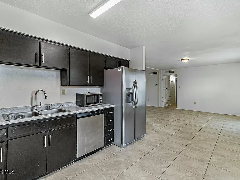 11404 Bunky Henry Ln — Photo 11