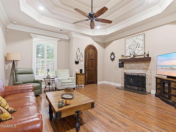 4th image of 400 Old Cypress Dr