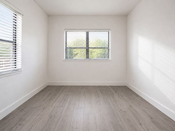 4th image of 1815 NE 154th St