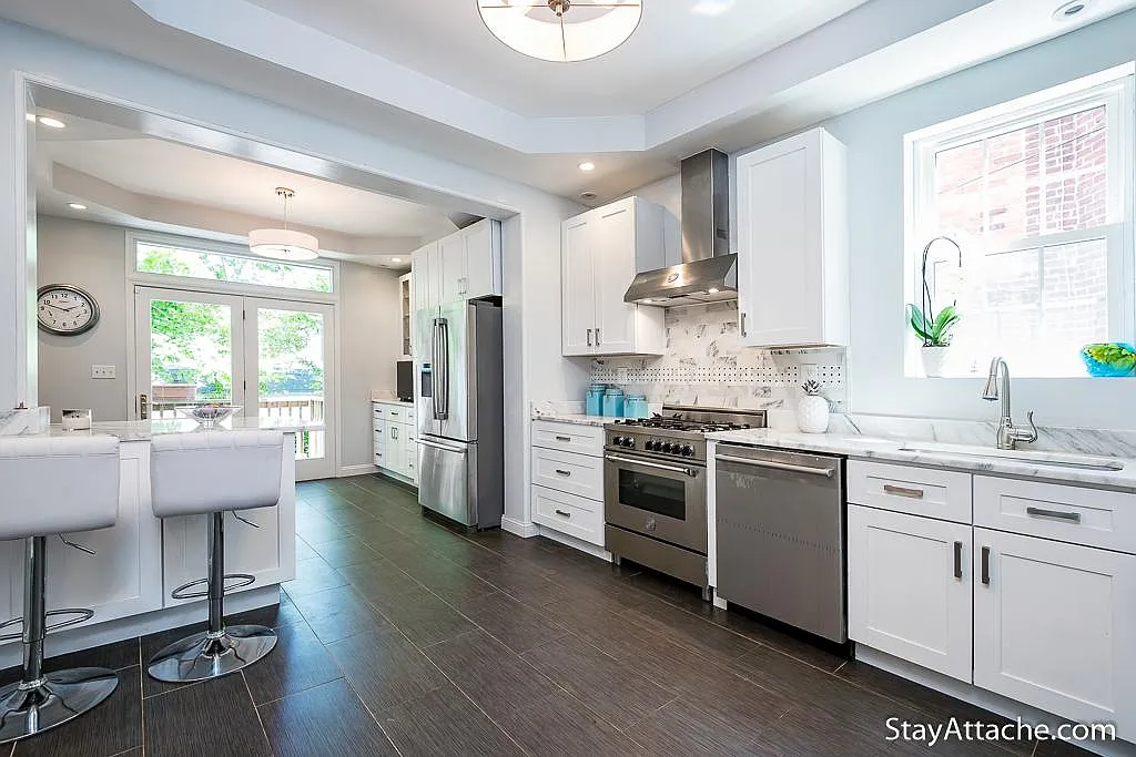 3 bed, 2.5 bath, 3000 sqft, $6,420 — Photo 1