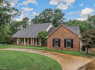1078 Waters Edge Cir, Shreveport, LA 71106