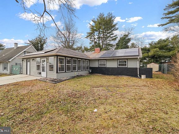 3rd image of 19 Belhurst Ln