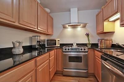 3rd image of 320 Washington Ave APT 1D